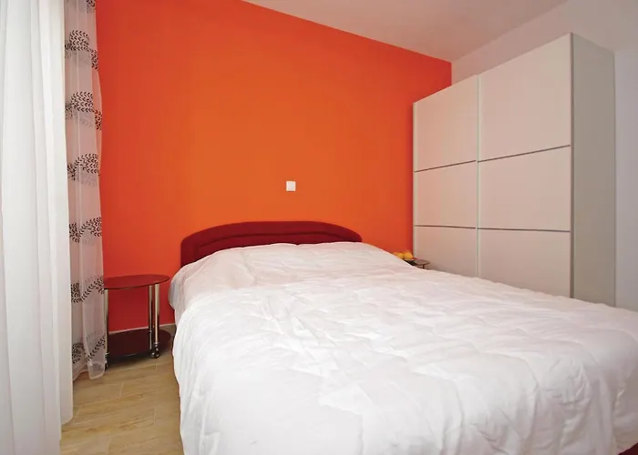 One-bedroom With Sea View 07 شقة *