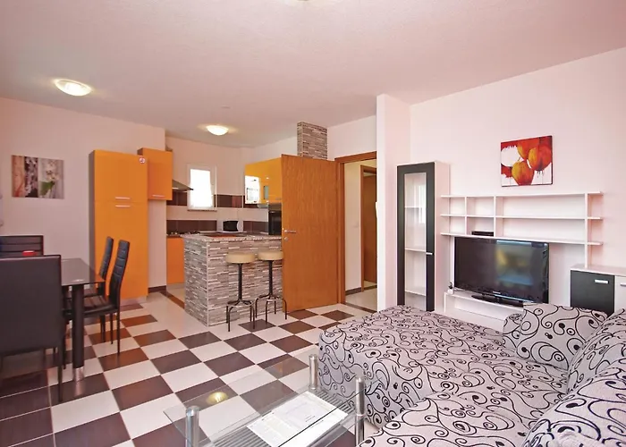 One-bedroom With Sea View 07 شقة