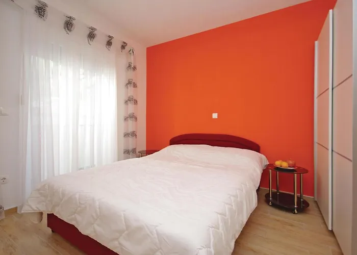 One-bedroom With Sea View 07 شقة